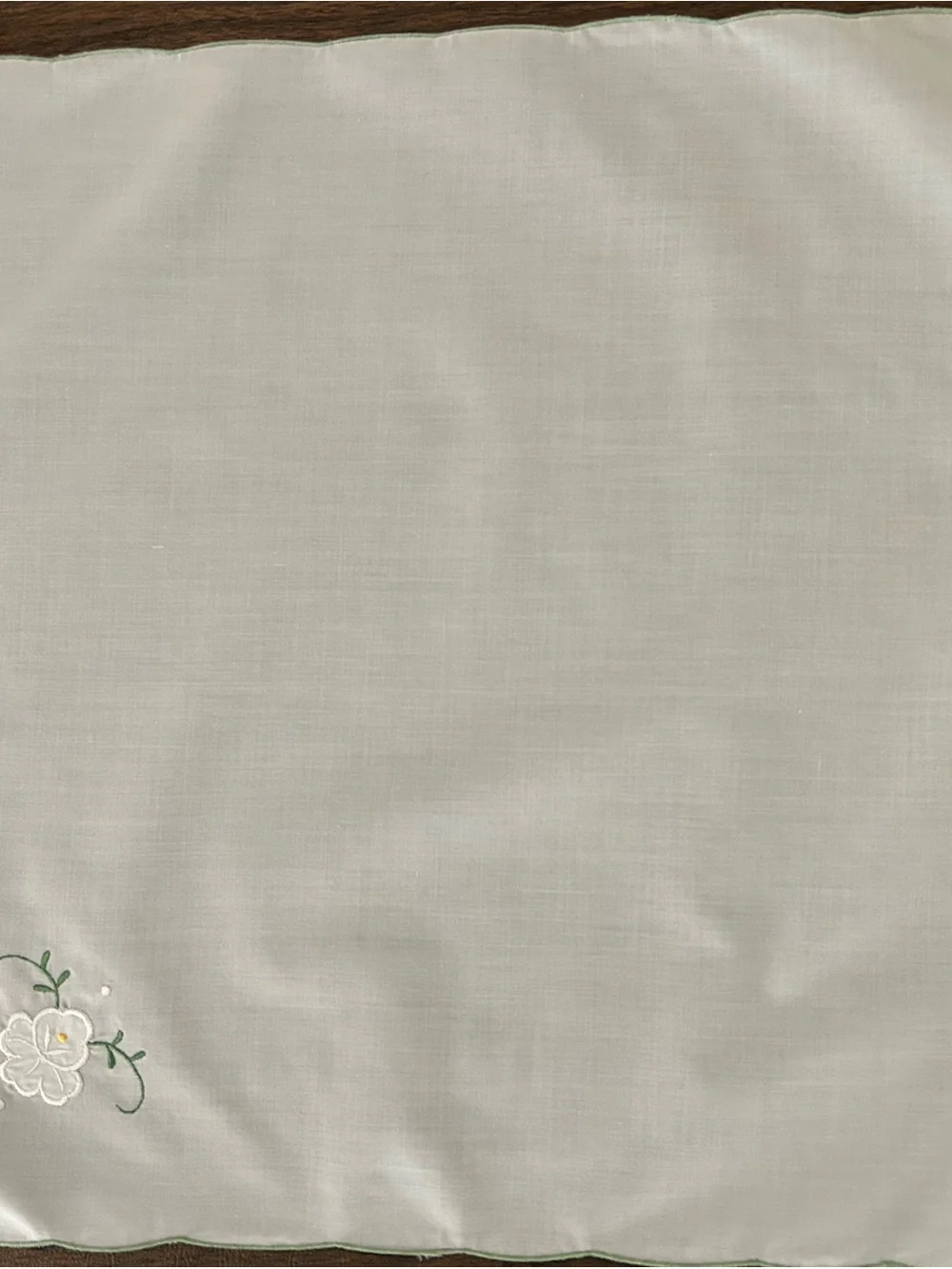 Vintage Floral Embroidered Tablecloth 98x64 AND Set of 14 Napkins White Elegant